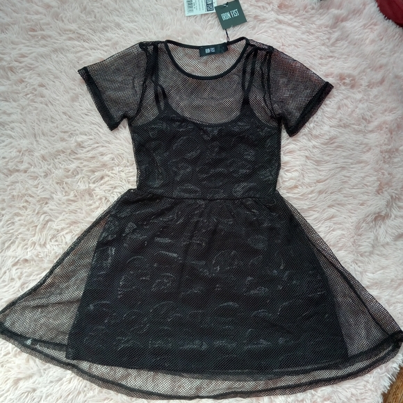 😵Fishnet overlay iron fist babydoll style "Skullz Club Mini Dress" ☠ Gothic nwt - Picture 7 of 16
